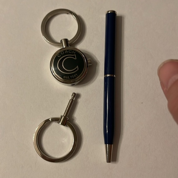 Coach Valet Keychain and Pen Set. - Picture 5 of 7